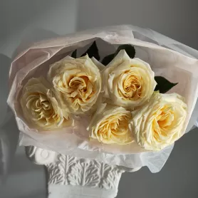 Букет из премиум роз Кремовый пион от интернет-магазина «VeraRosa»