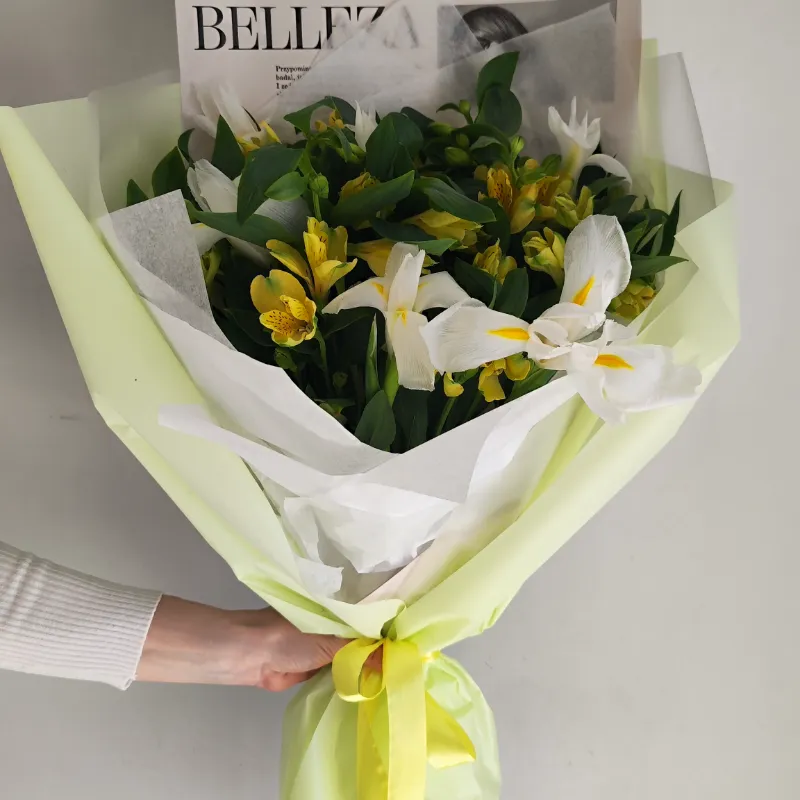 Букет Белый ирис от интернет-магазина «VeraRosa»