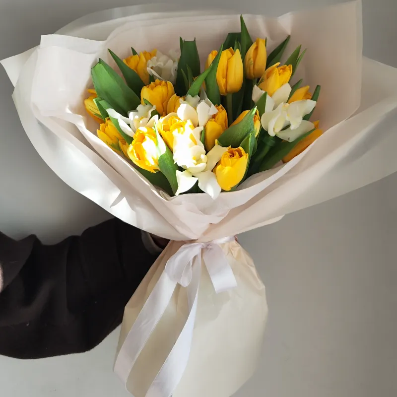 Букет Тюльпаны и орхидеи 